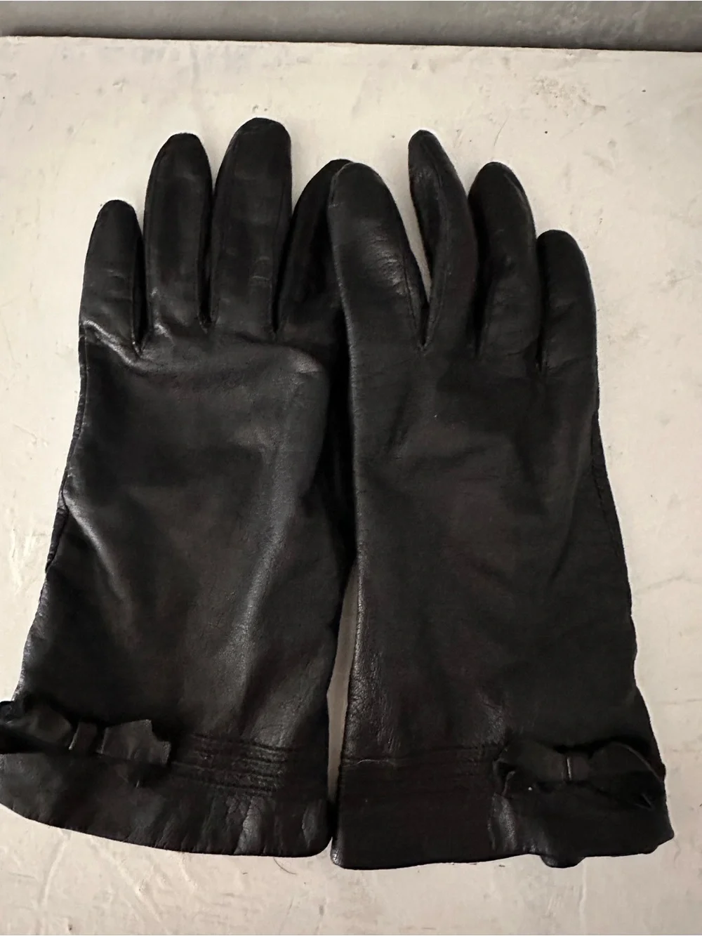 VINTAGE BLACK LEATHER GLOVES WITH BOW M